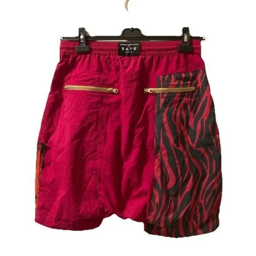 Andrea Marcaccini‎ Milano Board Shorts Red Graphic Artsy Streetwear Sz Medium